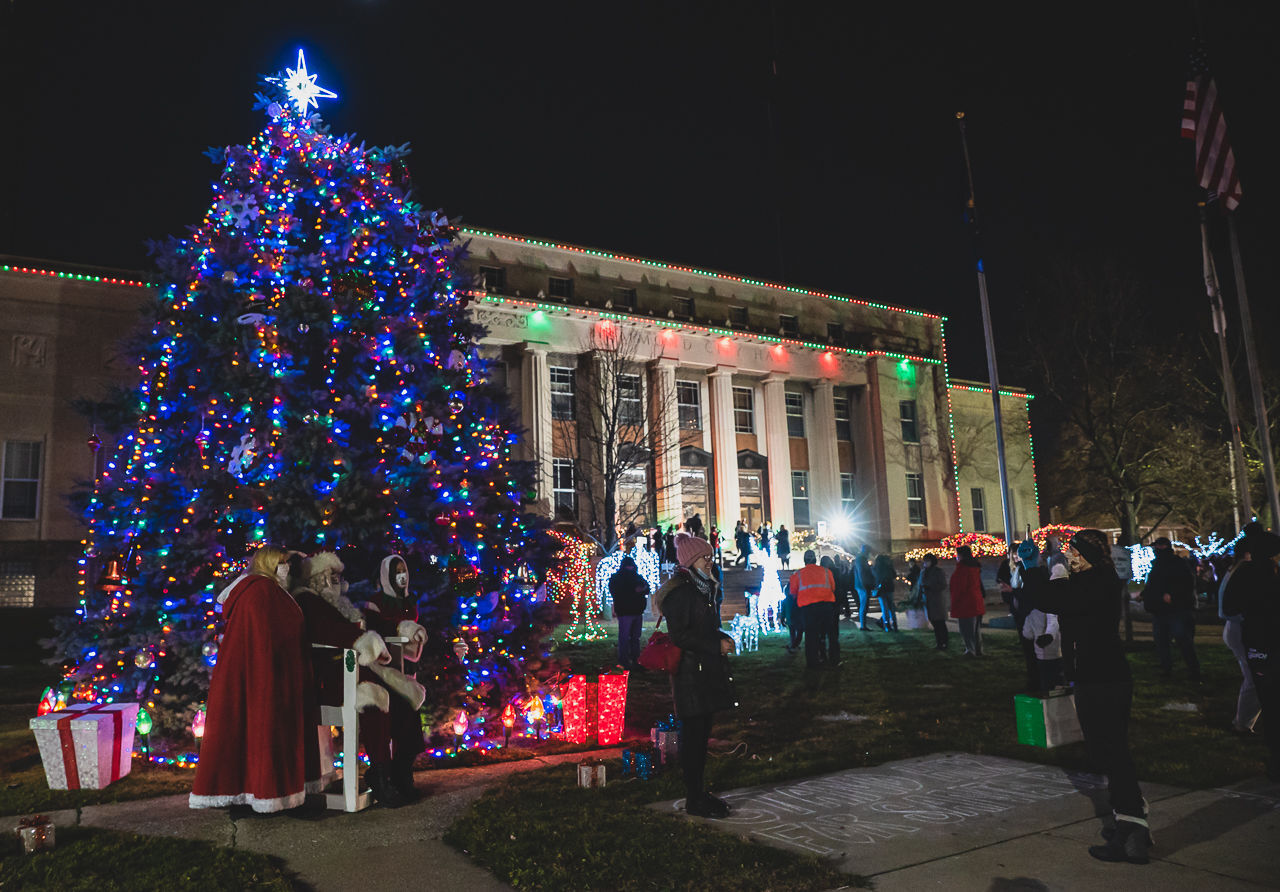 Hammond holds inaugural tree lighting ceremony